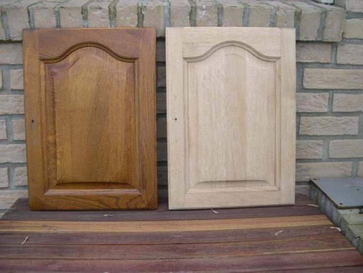 Décapage de porte de meuble en bois Le Vigan