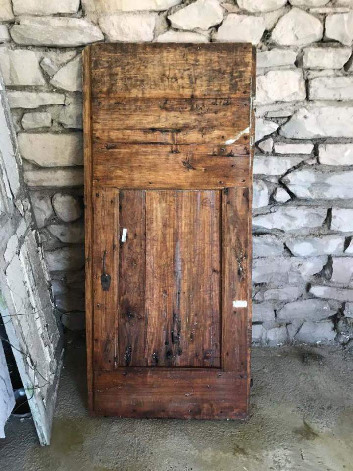 Décapage de porte Le Vigan