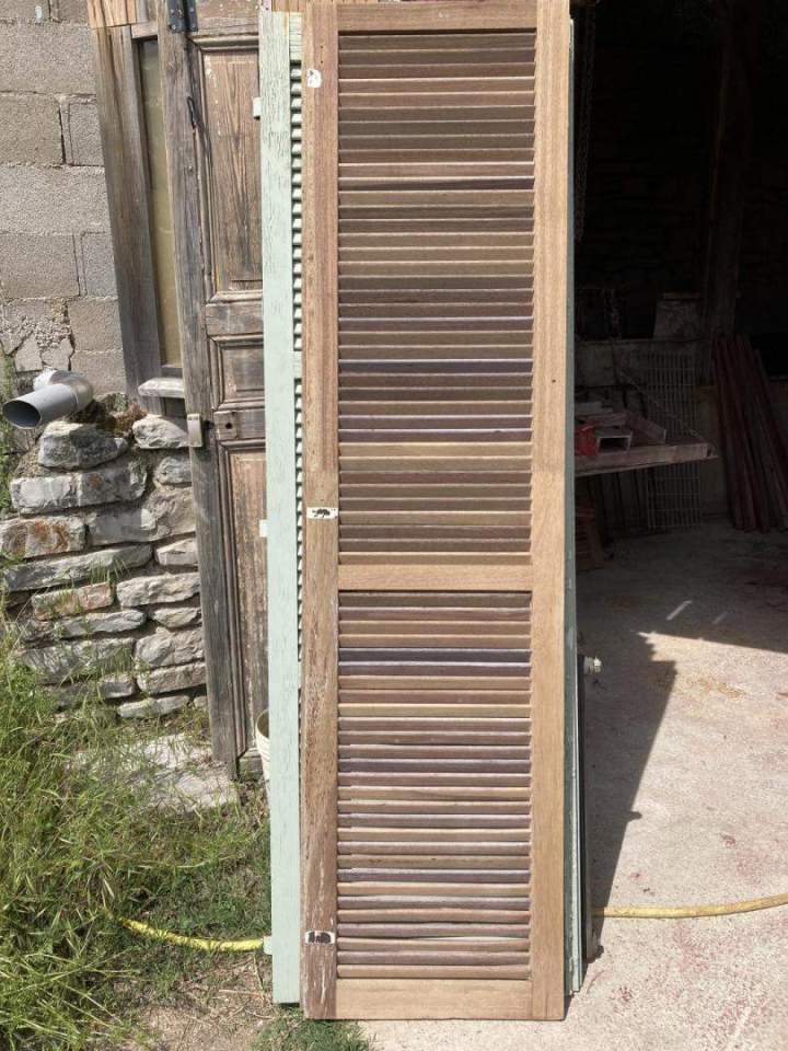 Ancienne porte après décapage Le Vigan